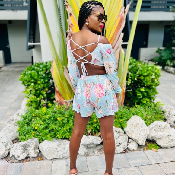 Tropical Lace-Up Backless Crop Top & Shorts Set - Picture 4 of 4